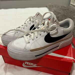 Nike Court Legacy Lift